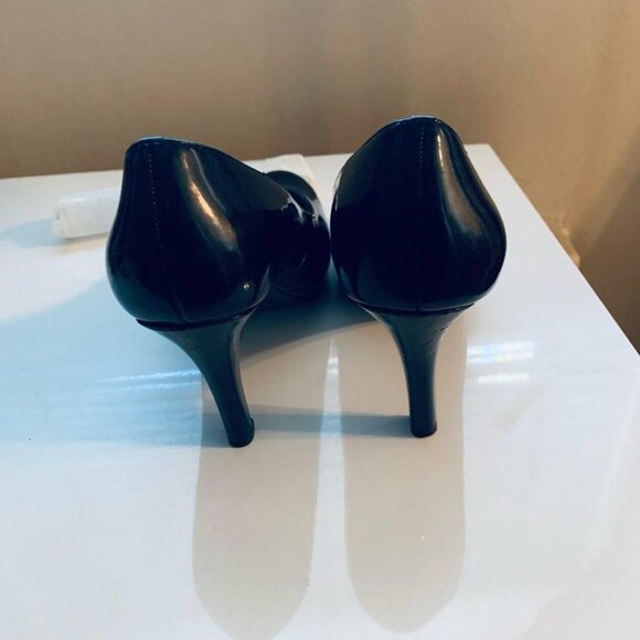 Tahari Black Patent Leather Lonnie Almond Toe Platform Pump Heel Size 7.5 - Picture 6 of 9
